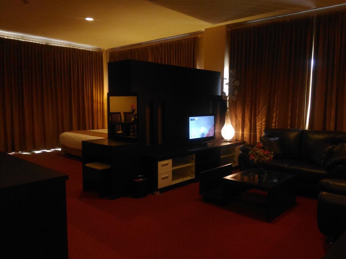 Grand Royal Taliwang Hotel Экстерьер фото