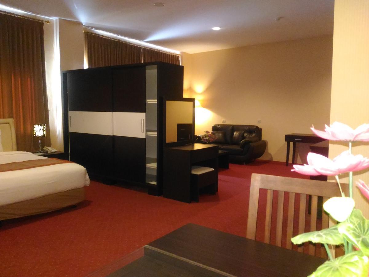 Grand Royal Taliwang Hotel Экстерьер фото