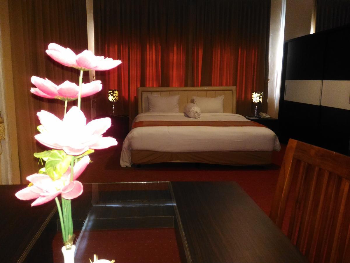Grand Royal Taliwang Hotel Экстерьер фото