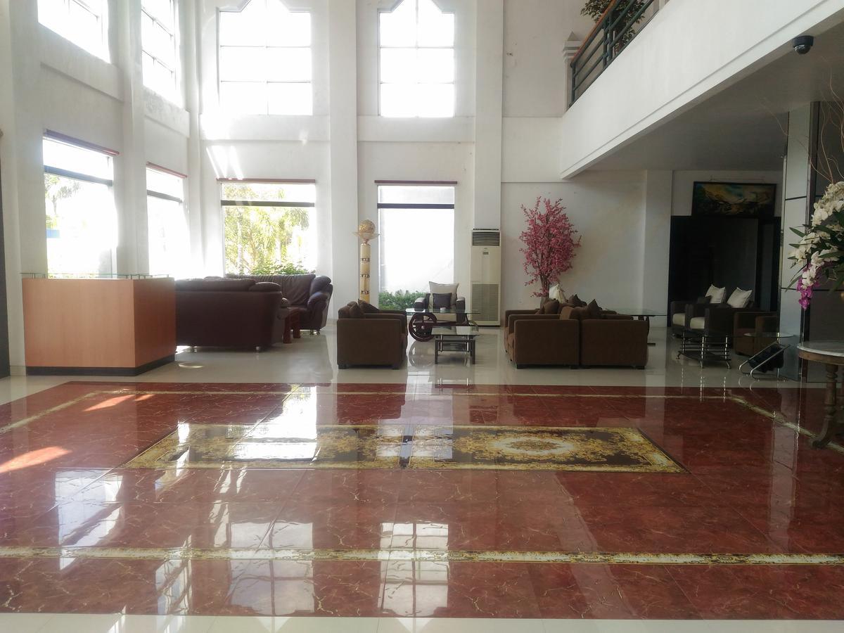 Grand Royal Taliwang Hotel Экстерьер фото